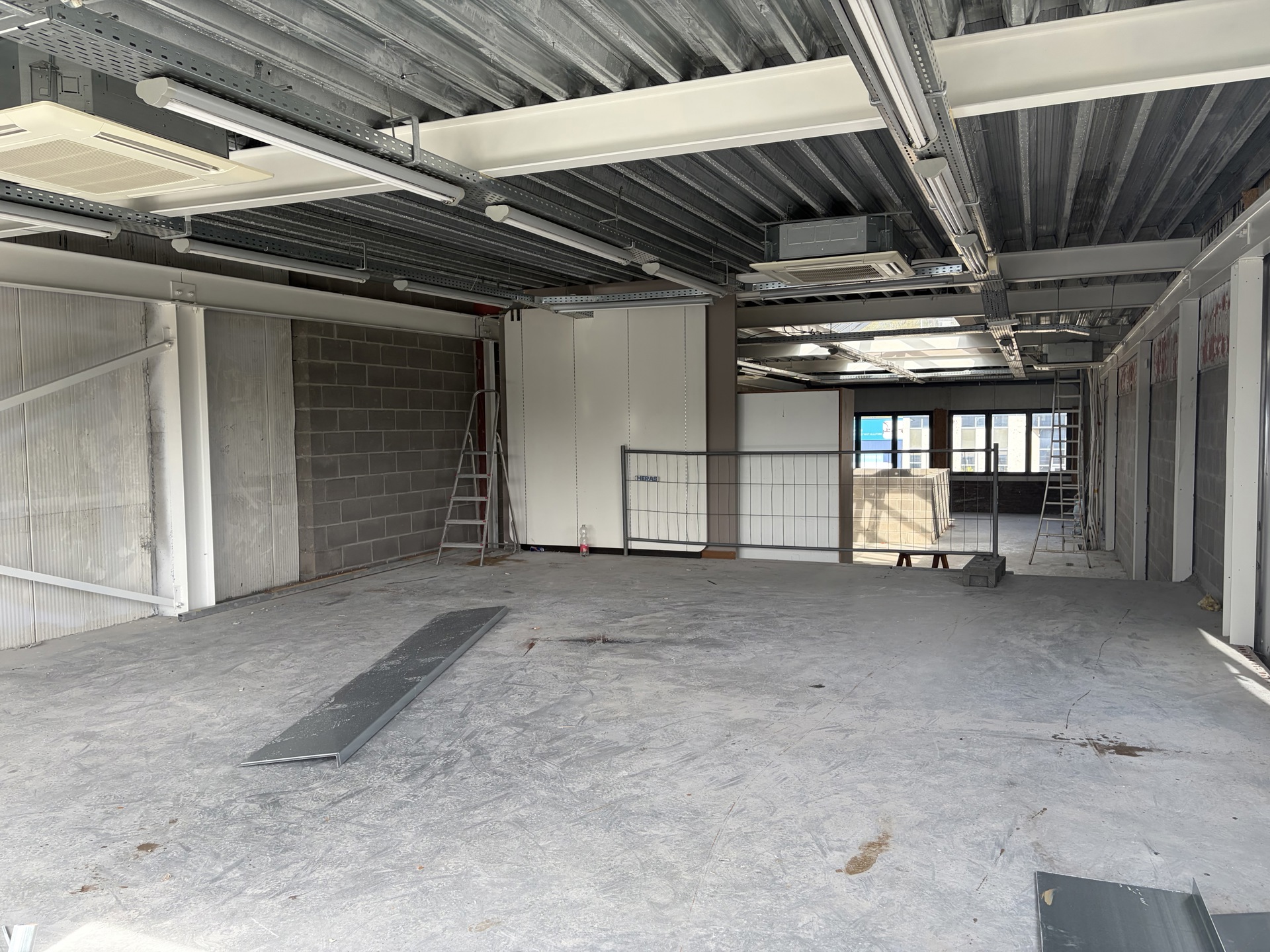 Te huur: Wauthier-Braine magazijn + kantoor - foto 4