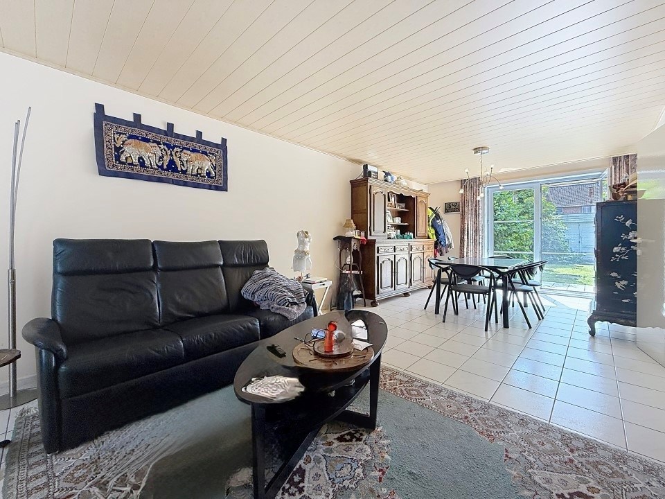 Goed gelegen woning met 3 slaapkamers én achterliggende garage - foto 2