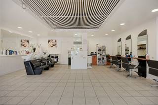 Prachtige commerciële ruimtes op een top locatie.Structura biedt deze commerciële ruimte aan op een strategische locatie in Laken, op de grens...