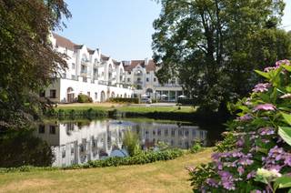 Deze grondig gerenoveerde serviceflat/assistentiewoning maakt deel uit van de klassevolle residentie "Ten Eeckhoute", dewelke ingeplant is op...