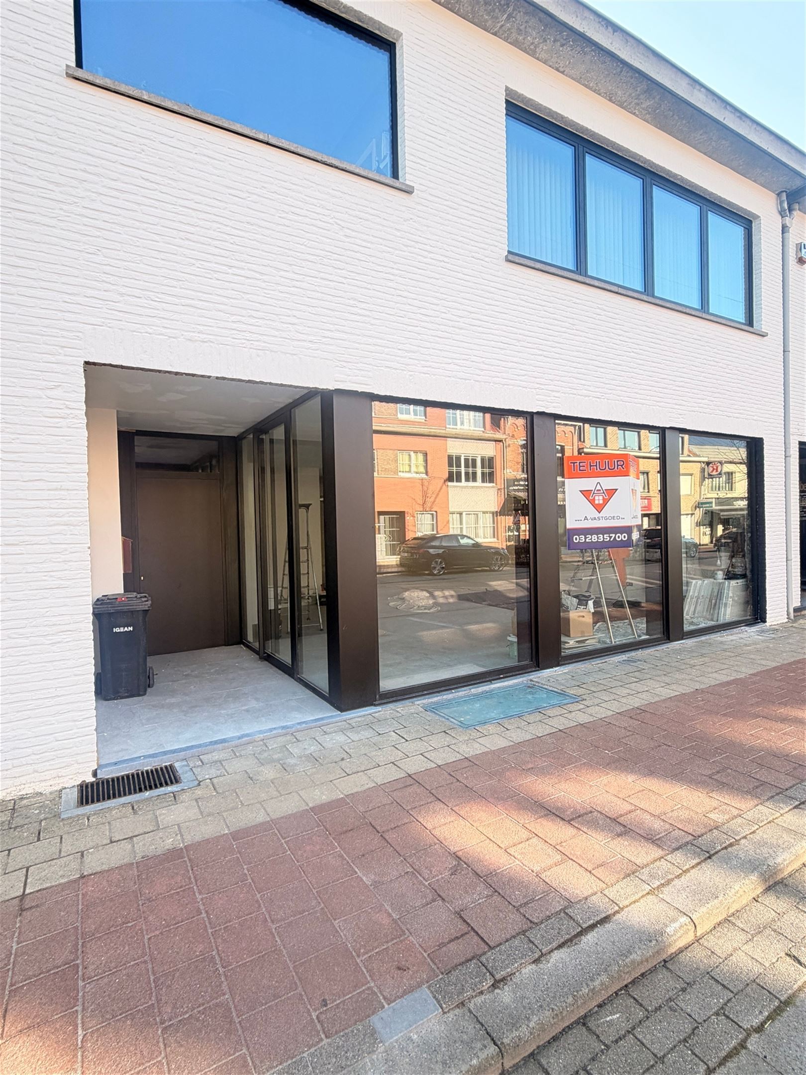 MODERN HANDELSPAND / KANTOOR OP TOPLOCATIE IN 'S-GRAVENWEZEL CA. 235M² + BUITENRUIMTE 43M²! - foto 3