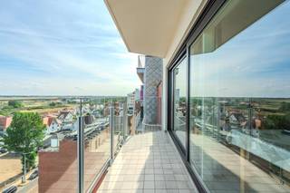 Beautiful studio with a spacious terrace for sale, located on the ninth floor of the renovated Diplomat residence, Zeedijk 169. This studio is ready to move in and has a phenomenal view over the dunes and the hinterland.<br /><br />Layout:<br />- bright living space<br />- open kitchen with stove, hood, oven and refrigerator<br />- bathroom with toilet, bath and sink<br />- spacious south-facing terrace<br /><br />Advantages:<br />- spacious south-facing terrace<br />- spacious studio with stunning views <br />- central location<br />- recently renovated facade<br />- new elevator in the residence<br /><br />Are you looking for a spacious studio with a beautiful open view for sale on the Middelkerke seafront? Then don't hesitate and request your visit quickly!<br /><br />Register of measures: no