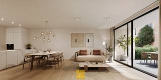 <strong>Kom naar het infomoment van Residentie De Gilde op 3 juni 2025. De deuren openen om 18u30, de voorstelling start om 19u00 - met een hapje, een drankje én antwoord op al uw vastgoedvragen!</strong><br /><br />Het project De Gilde' is een bijzonder geslaagde combinatie van knap gerenoveerd erfgoed en weldoordachte nieuwbouw, dit alles op een unieke historische site, met wortels tot in de 13de eeuw. De ligging is bijzonder, centraler kan je wellicht niet wonen, vlakbij alles wat leeft en beweegt, Markt, Simon Stevinplein, Dijver en alle winkelstraten om de hoek. Toch ver genoeg van de drukte, in alle rust, een gevoel dat nog versterkt wordt door de standingvolle tuin van de site, die in Franse stijl zal aangelegd worden, palend aan de 17e eeuwse Karthuizerinnenkapel.<br />Het appartement A0.2 op het gelijkvloers is voorzien van twee ruime slaapkamers, een badkamer met inloopdouche en toilet. Het geheel is met elkaar verbonden via de nachthall. De leefruimte met open keuken schept een heel ruimtelijk gevoel, mede door de hoge plafonds en de naadloze verbinden met terras en tuin.De brede achtergevel met hoge ramen zorgt tevens voor extra lichtinval in de leefruimte en de slaapkamers. Dit appartement heeft een woonoppervlakte van 86 m2 en geniet van 66 m2 terras.<br /> 