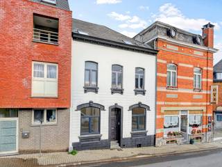 [[ DIT PAND NEEMT DEEL AAN DE ERA OPEN HUIZEN DAG OP 6/12 VAN 11:00 TOT 12:00 ]]Ontdek de charme van dit volledig gerenoveerde appartement (57 m²) in...