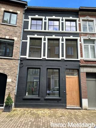 Gezellige stadswoning in hartje DiestBinnen de kleine ring in hartje Diest treffen we dit zeer gezellige en charmante huis. De woning werd in het...