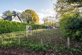 Bouwgrond van ca. 620m² gelegen in het centrum van SchildeBouwvoorschriften:- Bestemming: vrijstaande half-open of gesloten ééngezinswoning-...