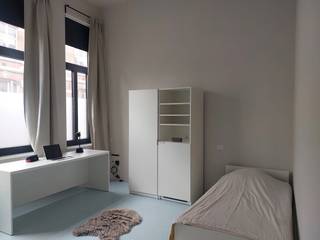Investissez sans soucis dans cette chambre d'étudiant récente et moderne, idéalement située sur le Spoorweglaan à Courtrai, à proximité de la gare, du centre-ville et des plus importants collèges et universités.La chambre fait partie d'un complexe étudiant contemporain à l'architecture branchée, conçu dans un souci de confort, d'efficacité énergétique et de finition contemporaine. Grâce à ses propres installations sanitaires et à des matériaux de haute qualité, il offre un cadre de vie agréable à chaque étudiant.Avantages :Chambre d'étudiant récemment construite avec sanitaires privésFinition moderne et architecture contemporaineEmplacement central à proximité de la gare, du centre et des campusActuellement loué, donc retour immédiatEntrée limitée et investissement sans souciUn investissement stable et tourné vers l'avenir sur le marché étudiant de Courtrai, idéal pour ceux qui recherchent une combinaison de sécurité, de rentabilité et de simplicité.Registre des mesures: non