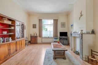 In het levendige centrum van Meise, waar winkels, scholen, openbaar vervoer en horeca op wandelafstand liggen, bevindt zich dit karaktervolle...