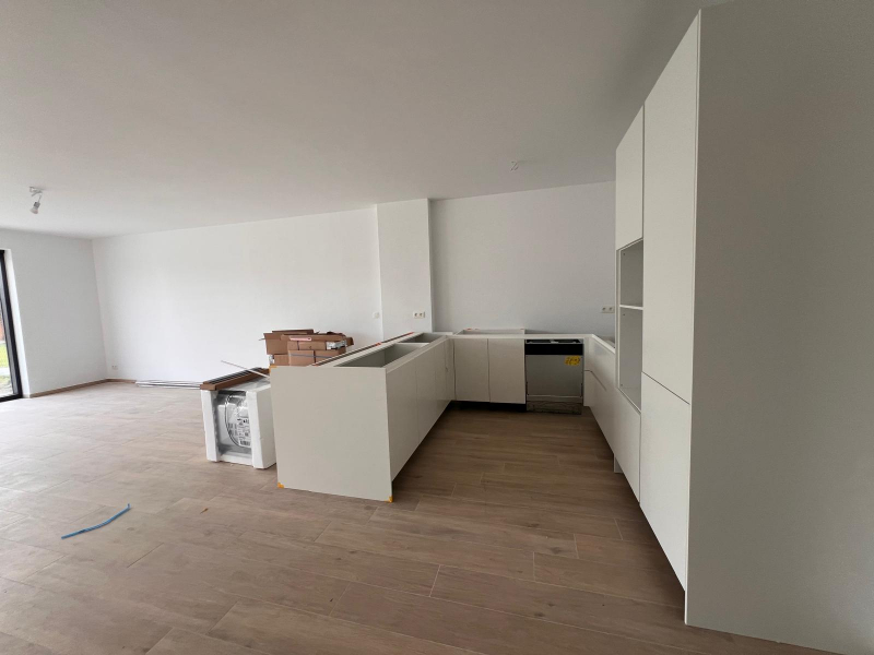 Prachtige nieuwbouwwoning met 6 slaapkamers, tuin en achteruitgang - photo 4