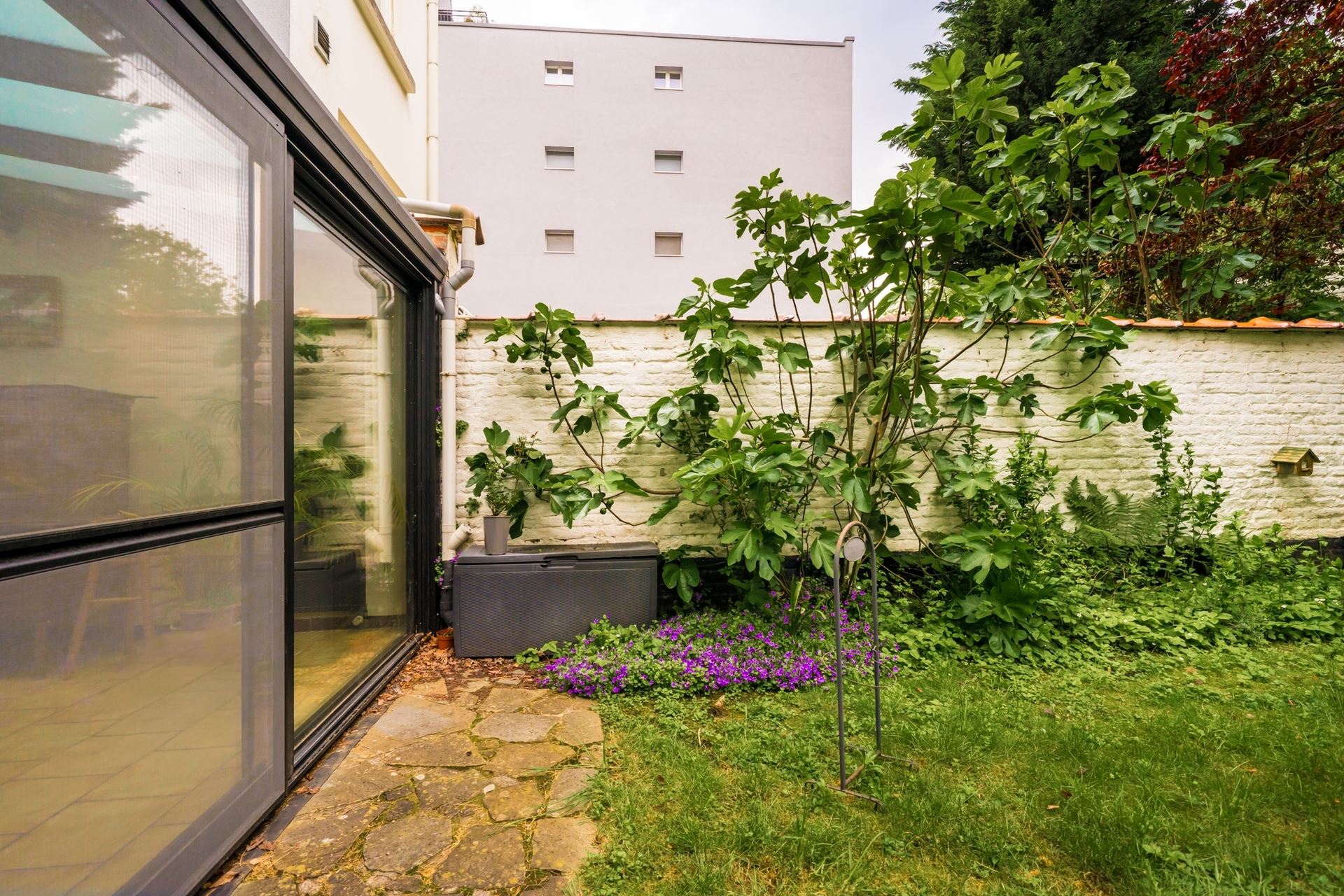 Ruime op te frissen woning met zonnige tuin en 4 slaapkamers - foto 4