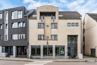 <p><span>- Ample parking </span></p><p><span>- Spacious 35m² terrace</span></p><p><span>- Low common area fees </span></p><p><span>- EPC B </span></p><p><span>- Complies with EK standards</span></p><p><span>- 2 bedrooms</span></p><p><span>- Spacious living room </span></p><p><span>- Lots of natural light </span></p><p><span>- In the city center, everything is within walking distance (do not mention Veldstraat 1 or Meerhiut; just list the amenities)</span></p><p><span> </span></p>