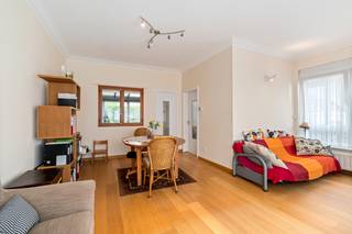 <p><strong>Te koop: halfopen woning in een rustige woonwijk van Vilvoorde, op korte afstand van scholen, openbaar vervoer en het treinstation.</strong></p><p>Deze woning uit 1962 biedt een comfortabele indeling en een aangename ligging aan de stadsrand. Dankzij de inpandige garage en de ruime tuin van 125 m² geniet u van zowel praktische als ontspannende buitenruimte. Bovendien is de elektrische installatie volledig conform, wat zorgt voor extra gemoedsrust.</p><p><strong>Belangrijkste ruimtes:</strong></p><p>• Woonkamer (23,3 m²) met veel lichtinval</p><p>• Keuken (12,5 m²) met dubbele spoelbak, vaatwasser, dampkap, oven en elektrische kookplaat</p><p>• Drie slaapkamers (12,0 m², 13,6 m² en 15,8 m²)</p><p>• Badkamer (4,2 m²) met ligbad, toilet en wastafel in meubel</p><p>• Bureel (5,6 m²)</p><p>• Bergingen (7,9 m² en 6,1 m²) voor extra opslag</p><p>• Inpandige garage (18,3 m²) met verlichting en elektriciteit</p><p>• Tuin (125 m²) ideaal voor ontspanning</p><p><strong>Troeven:</strong></p><p>• Gelegen in een rustige woonwijk van Vilvoorde</p><p>• Inpandige garage + ruime tuin</p><p>• Elektrische installatie conform</p><p><strong>Neem vandaag nog contact op met Selena Perez y Latorre via +32 2 335 11 13 voor een bezoek.</strong></p><p>JOUW DROOMWONING. ZO GEVONDEN!</p>