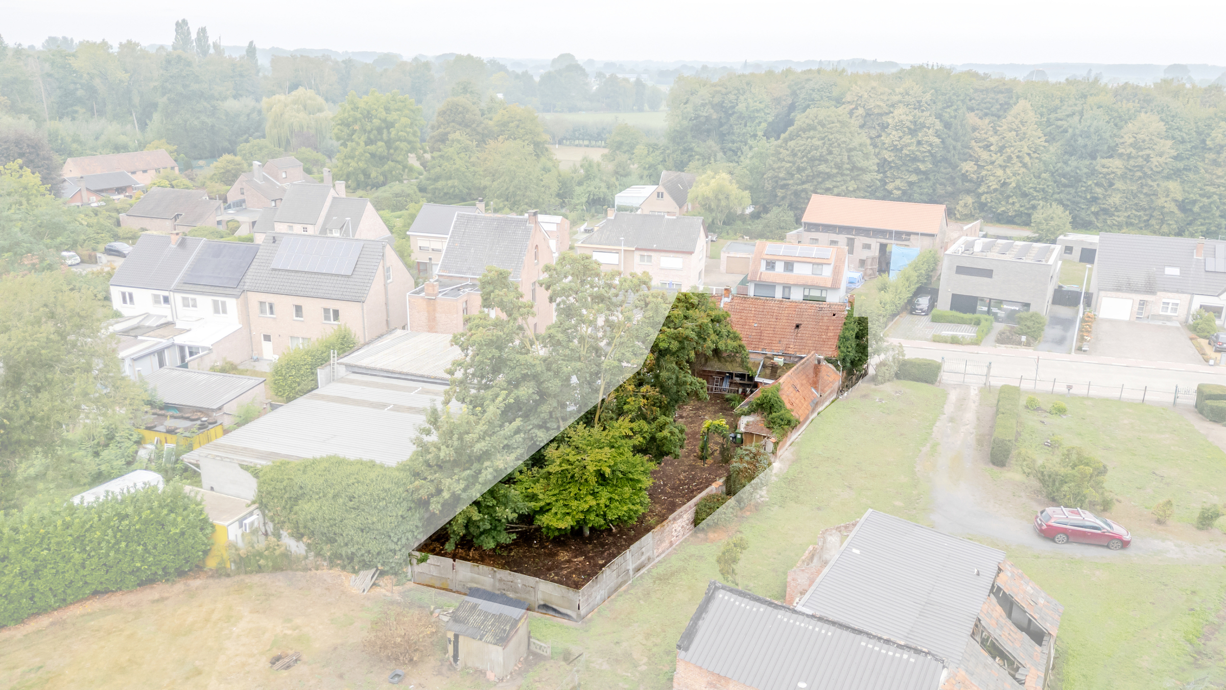 Te renoveren woning met veel potentieel op mooi perceel - foto 2