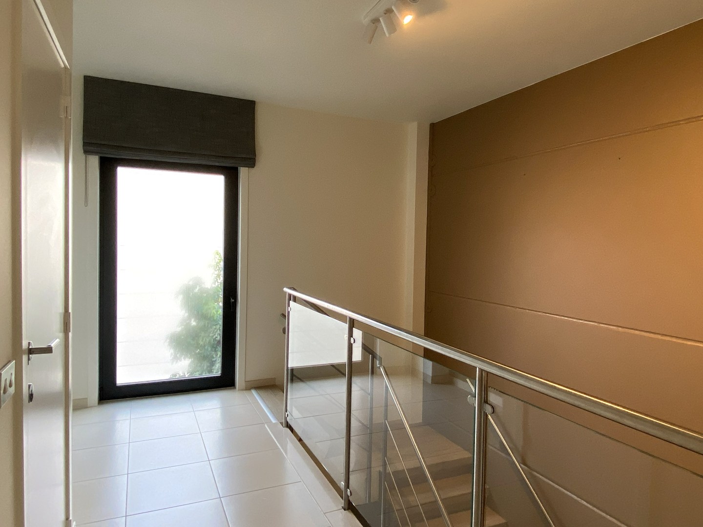 INSTAPKLARE CONCIËRGEWOONST MET TERRAS EN STAANPLAATS!! - foto 3