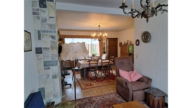 Een ruime woning met tuin en 5 garages in het centrum van Oostmalle - foto 5