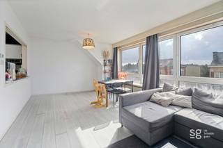 Dichtbij het centrum van Gent, vinden we dit te renoveren appartement terug. Het appartement heeft ene lichtrijke woonkamer met open keuken en...