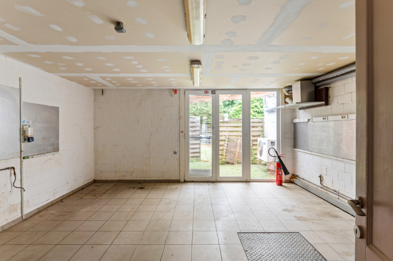 Centraal &amp; rustig gelegen handelsgelijkvloers ca. 150m2 met tuin 100m2 - foto 5