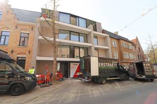 Deze uiterst commerciële ruimte (102 m²) maakt deel uit van de smaakvolle residentie "Louise" in hartje Torhout.Ideaal gelegen nabij de Markt,...