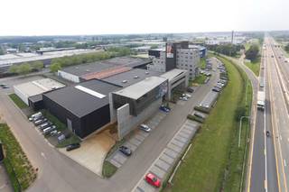 Kantoorruimtes beschikbaar in de LINK 21. - Kantoorruimte van 255 m² . Gevelpubliciteit is mogelijk, de inkomhal, de liften, verwarming...