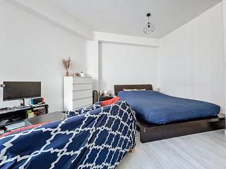 In de Carolystraat 38 te Elsene, op slechts 100 meter wandelen van het De Meeus- en Luxemburgplein, mooie gemeubelde studio van ± 38 m² te koop, op...
