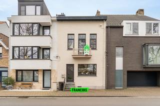 Prachtig herenhuis met garage op topligging in De Haan!Op een unieke locatie in De Haan, langs de Wenduinesteenweg 49 (8421 De Haan), bevindt zich...