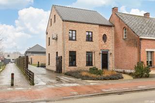 Te koop: Prachtige woning in Pulle! Deze halfopen bebouwing is gelegen op een uiterst centrale locatie en combineert comfort, stijl en...