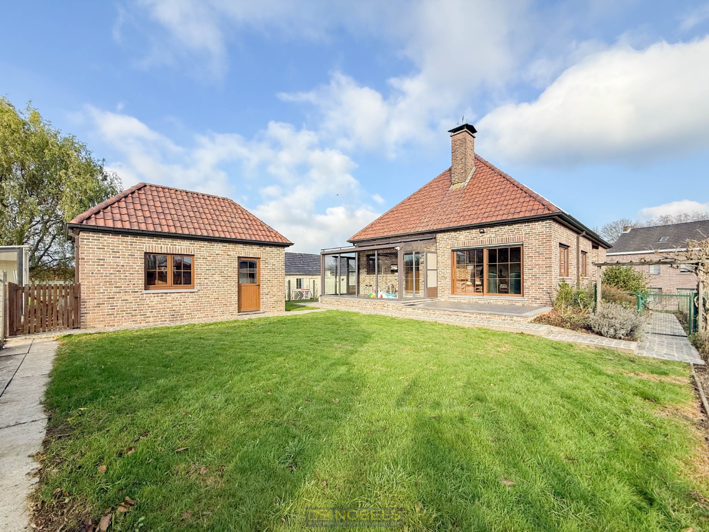 Te koop, grote villawoning met volledige onderkeldering en tuin op 1.327m² - foto 2