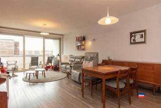 <p><span>HOBOKEN | RESIDENTIE ODIN | INSTAPKLAAR APPARTEMENT MET TWEE SLAAPKAMERS, TERRAS EN AUTOSTAANPLAATS | EPC A | </span></p><p><span>Indeling als volgt: inkomhal - leefruimte met open, volledig geïnstalleerde keuken - zonnig terras - wasplaats/bergplaats - toilet - moderne badkamer met inloopdouche en dubbel lavabomeubel - twee slaapkamers.</span></p><p><span>Extra informatie:</span></p><ul><li><span>EPC A</span></li><li><span>Bouwjaar: 2011</span></li><li><span>Nieuwe condensatieketel</span></li></ul><ul><li><span>Elektriciteit conform het AREI</span></li><li><span>Aparte meters voor elektriciteit, gas en water</span></li></ul><ul><li><span>Privatieve kelderberging &amp; ondergrondse autostaanplaats inbegrepen!</span></li><li><span>Dit energiezuinig en uitstekend onderhouden appartement is gelegen op de tweede verdieping van een recent gebouw met lift. </span></li></ul><ul><li><span>Het pand is zeer gunstig gelegen op wandelafstand van openbaar vervoer, winkels en scholen.</span></li></ul><p><span> </span></p><p><span> </span></p>