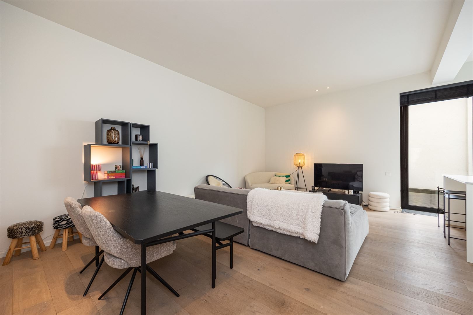 Gerenoveerd appartement met zalig terras en één slaapkamer - foto 2