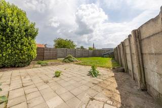 Te koop in Zottegem! Bent u op zoek naar een woning met potentieel en een ruime tuin in het hart van Sint-Maria-Oudenhove? Dan is deze te...