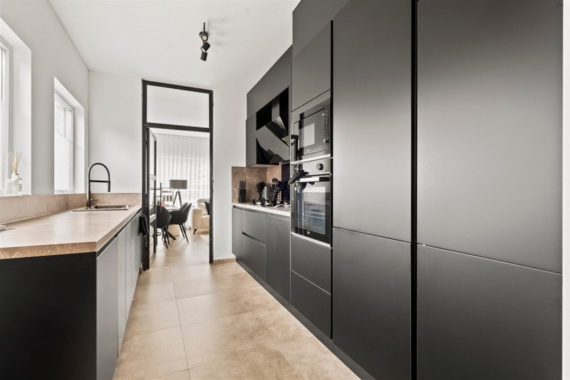 ALLEENSTAANDE GEZELLIGE KNUSSE GERENOVEERDE BUNGALOW OP 667 M² VLAKBIJ HET CENTRUM VAN HET BRUISENDE STEKENE - foto 4