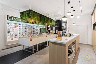 <p><span>This  fully renovated in 2019 commercial property, represents an excellent opportunity for investors looking for a move-in ready property with an excellent location and reliable rental income. Currently the property is leased by established names such as Telenet and Base, providing not only security in terms of rental income, but also an attractive return on investment. On the ground floor there is a spacious commercial space of 125 m², ideal for retail, service or office activities. In addition, there are two practical storage rooms, a separate toilet and a separate office space. The second floor offers additional comfort and space, with a second toilet, a fully equipped kitchen and a cozy sitting area that opens directly onto a pleasant terrace. This outdoor space adds value as a relaxation area or lunch area. On the second floor there is a bright open space that currently serves as a meeting room. Thanks to its open character, this floor can easily be rearranged according to the user's needs  think coworking space, additional office space or creative studio. Whether you are looking for a profitable investment or a location with potential for its own commercial operation in the future, this property offers a rare combination of security, flexibility and professional appeal.</span></p>