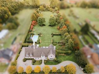 The house was designed by architect Jan Missiean. The design combines a spacious and practical layout with a high-quality finish. The garden was...