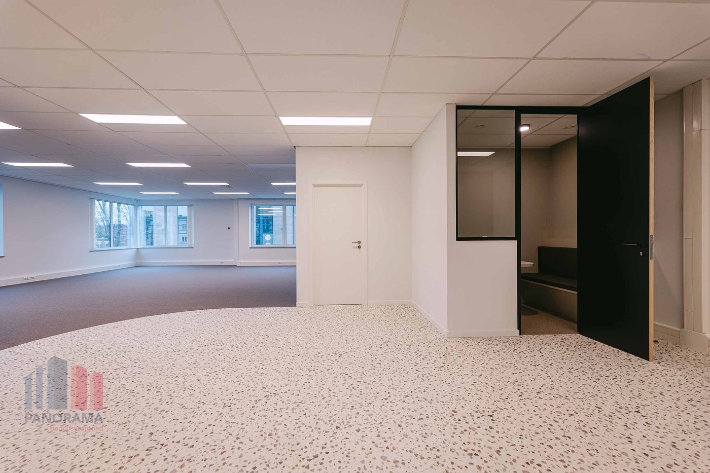 Bureaux entièrement rénovés de 409 m² à un emplacement stratégique à proximité du R0 - photo 5