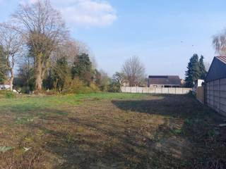 Bent u opzoek naar een aangename bouwgrond in Eksel?<br /><br />Ontdek deze bouwgrond van 13a21ca gelegen in een zeer rustige straat, vlakbij het centrum. <br /><br />De bouwgrond is gelegen in een quasi doodlopende straat. Hier is een rustige woonwijk, doch ligt deze op slechts 10 minuutjes wandelen van het centrum van Eksel. Een basissschool, winkel, horecaketens en openbaar vervoer liggen binnen handbereik. <br /><br />Bouwen mag volgens de verkavelingsvoorschriften die zijn opgesteld. Deze kunnen opgevraagd worden door eenvoudig contact met ons op te nemen.<br /><br />Belangrijkste richtlijnen:<br />- Eén gezinswoning in open bebouwing<br />- Gelijkvloers max. 15m diep<br />- Verdiep max. 10m diep<br />- Maximaal 2 bouwlagen onder kroonlijsthoogte<br />- Vrijstaand bijgebouw max. 50m²<br /><br />Heeft u interesse in deze grond of wenst u meer informatie over de bouwvoorschriften? <br />Bel of mail ons op 011 64 55 00 of info@vastgoedfransen.be.