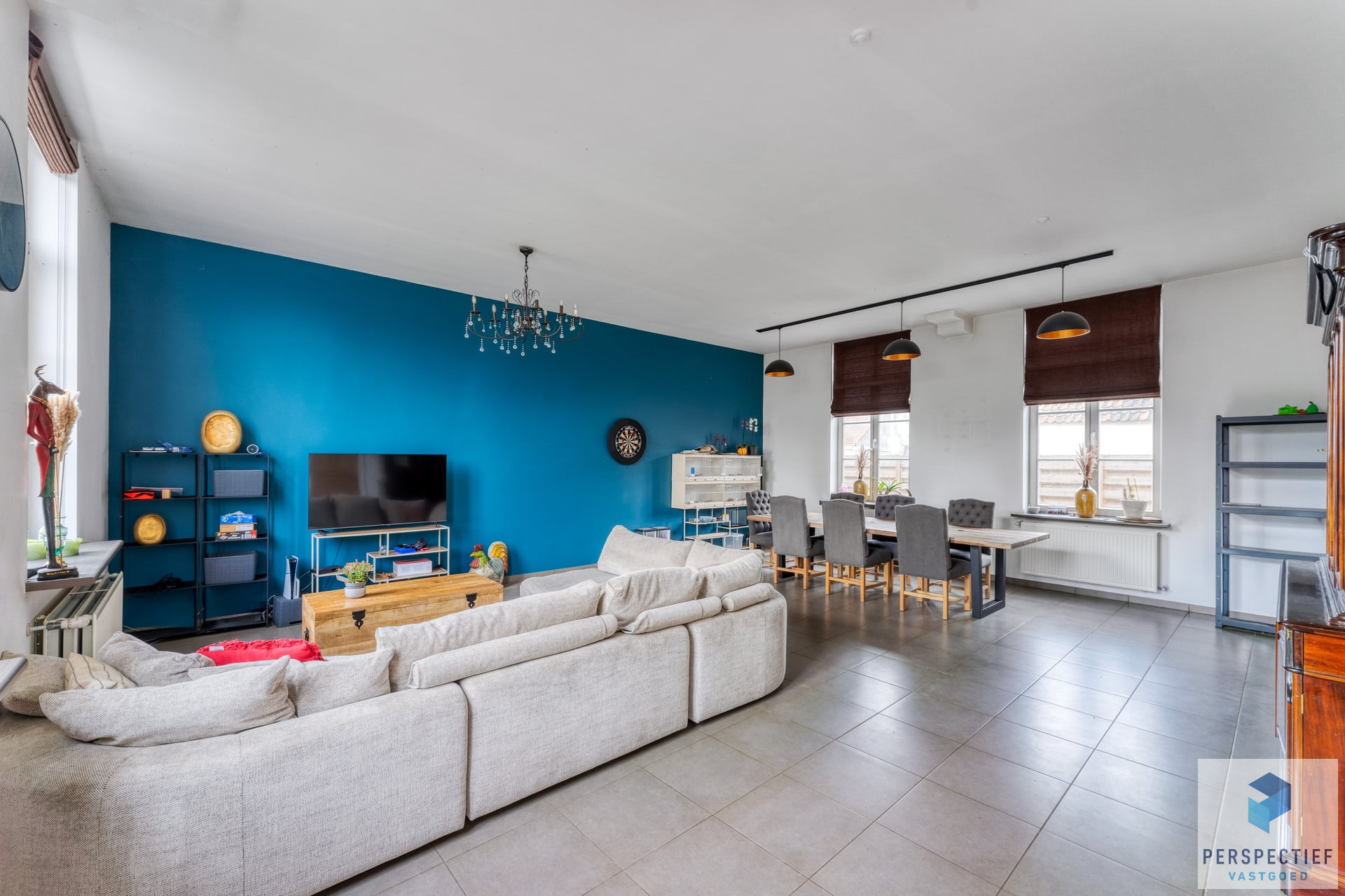 Ruime gerenoveerde woning met tuin &amp; 2 privatieve autostaanplaatsen - foto 4