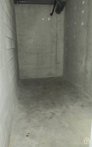 Parking souterrain à louer à Onze-Lieve-Vrouw-Waver.Ce parking sécurisé est situé dans le centre-ville d'Onze-Lieve-Vrouw-Waver  et se trouve dans un...