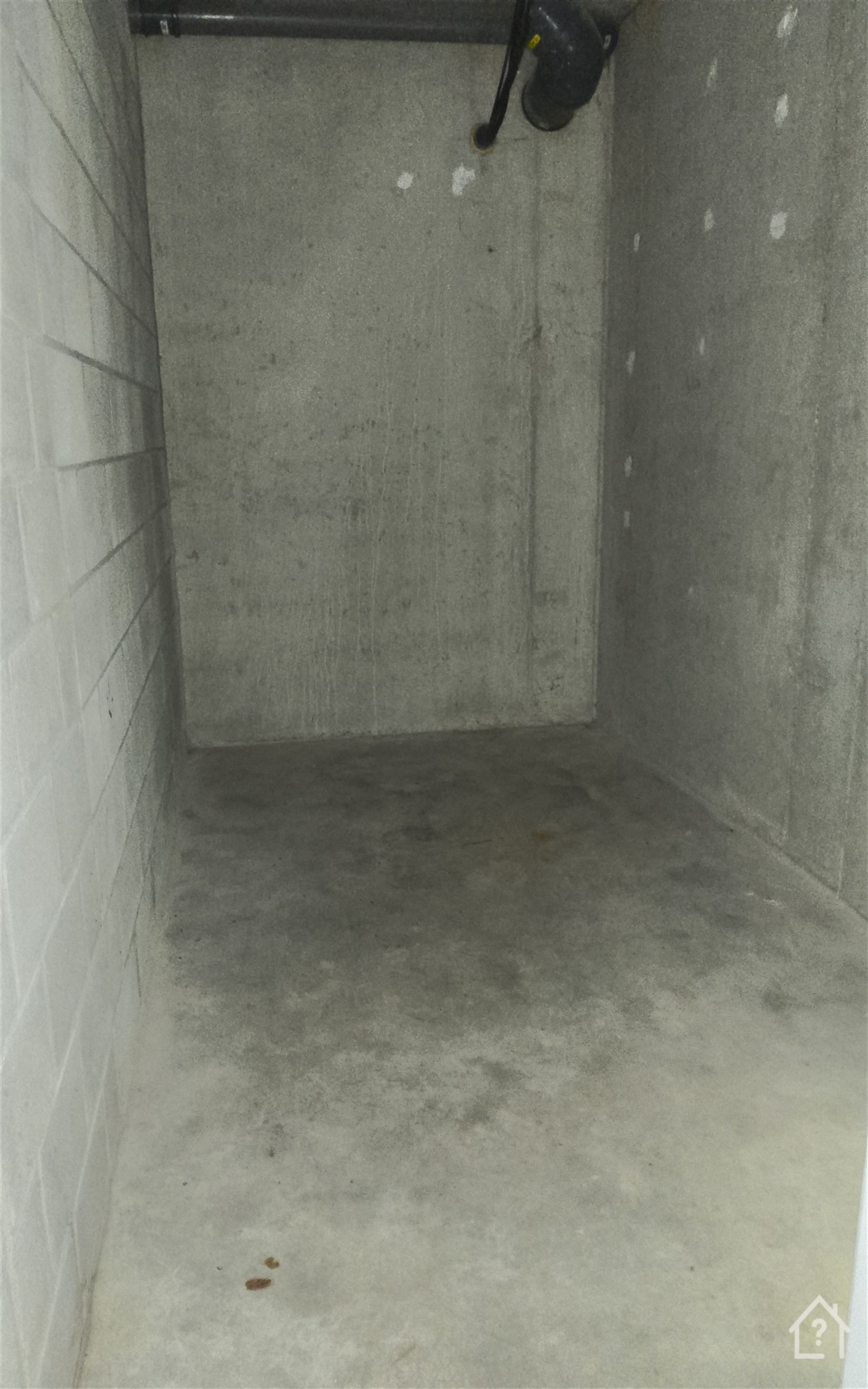 large underground car park with adjoining storage room - photo 3