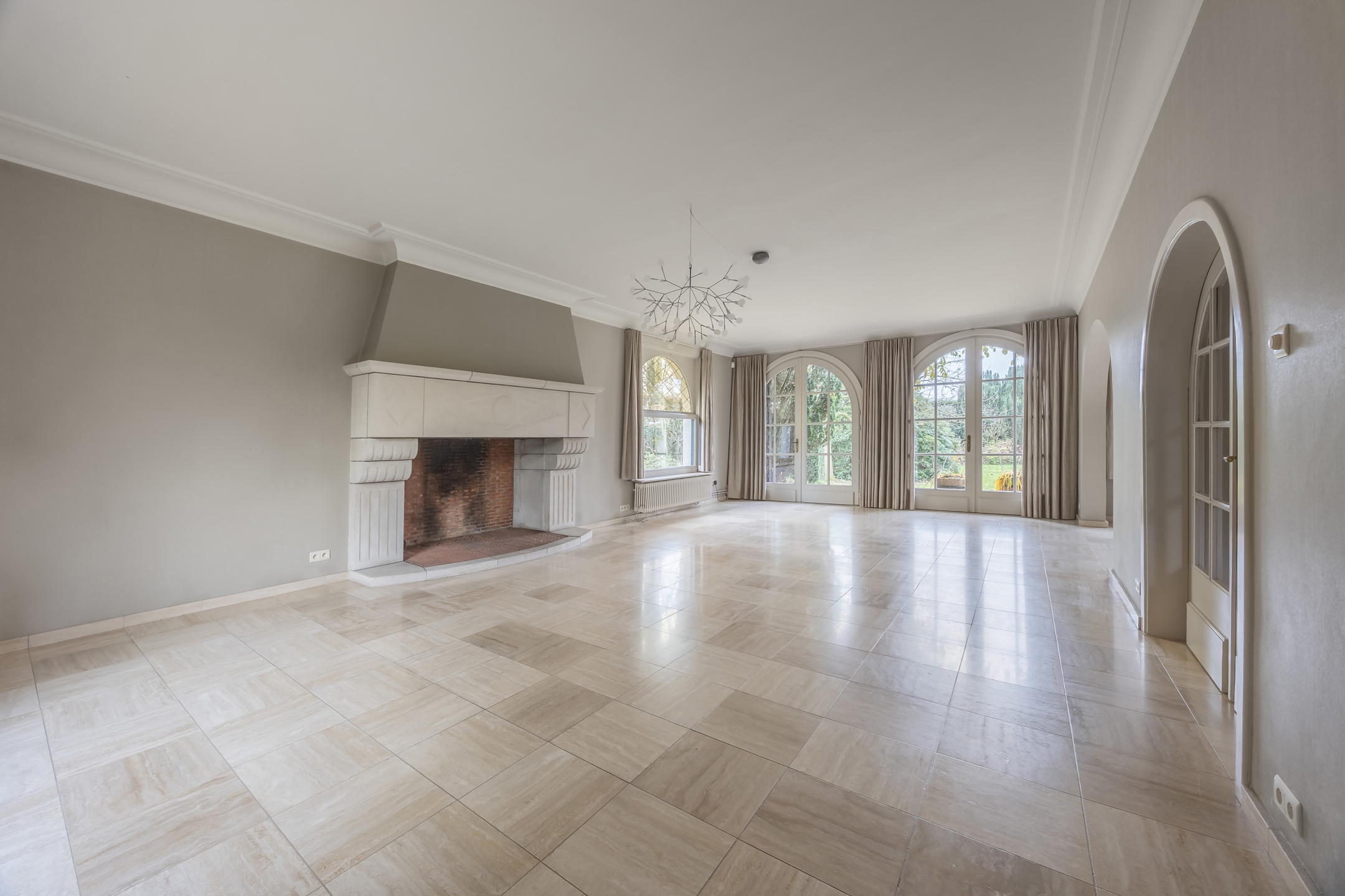 Stijlvolle villa met zwembad en uitzonderlijk potentieel - foto 3