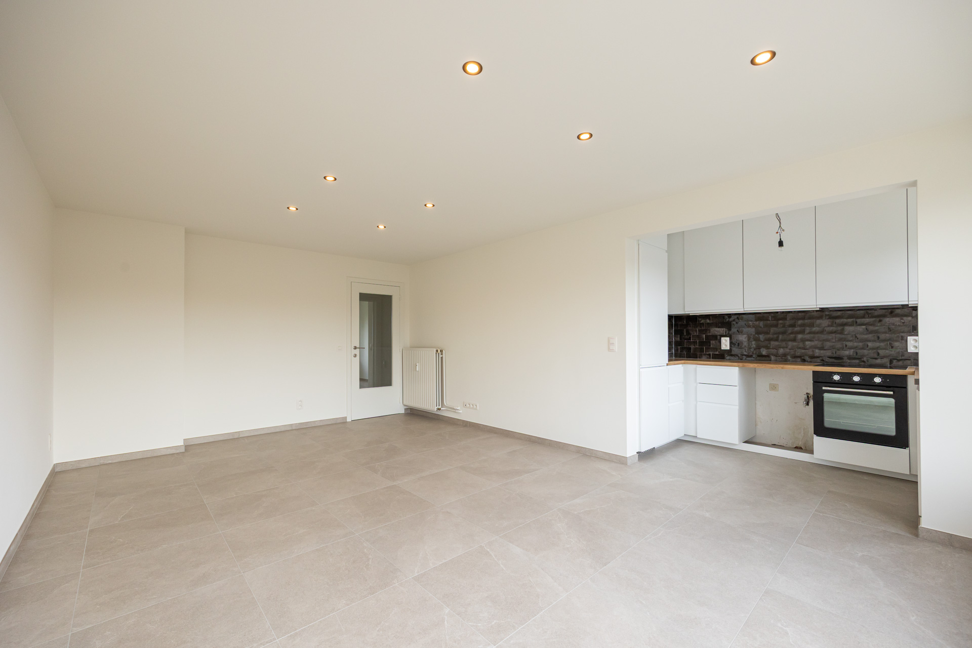 Prachtig gerenoveerd appartement met 2 slaapkamers. - foto 4