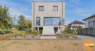 ASPELARE - Deze moderne woning zal u in al zijn opzichten kunnen bekoren. Deze woning, die werd afgewerkt met zeer kwalitatieve materialen, biedt...