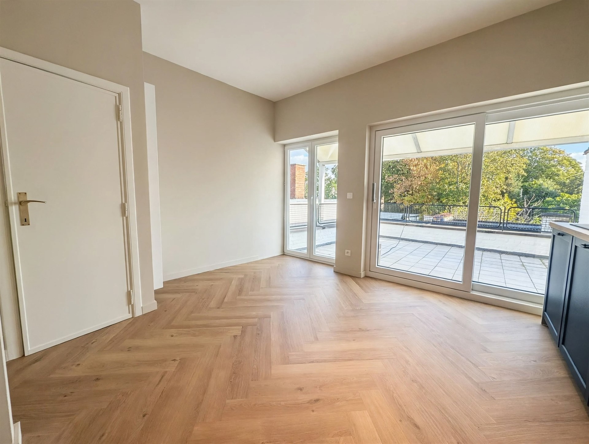 Prachtig gerenoveerde woning op toplocatie aan het Keizersplein in Aalst - foto 5