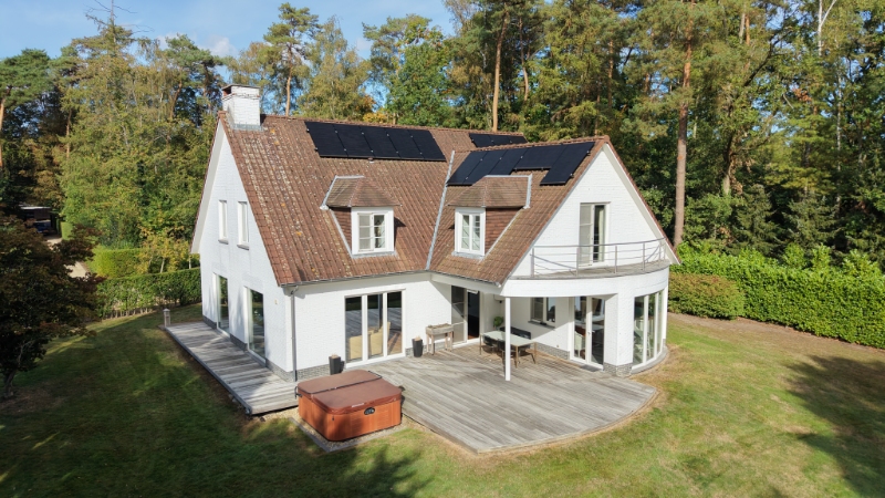 Exclusief gelegen stijlvolle villa op 24 are palende aan natuurgebied - photo 1