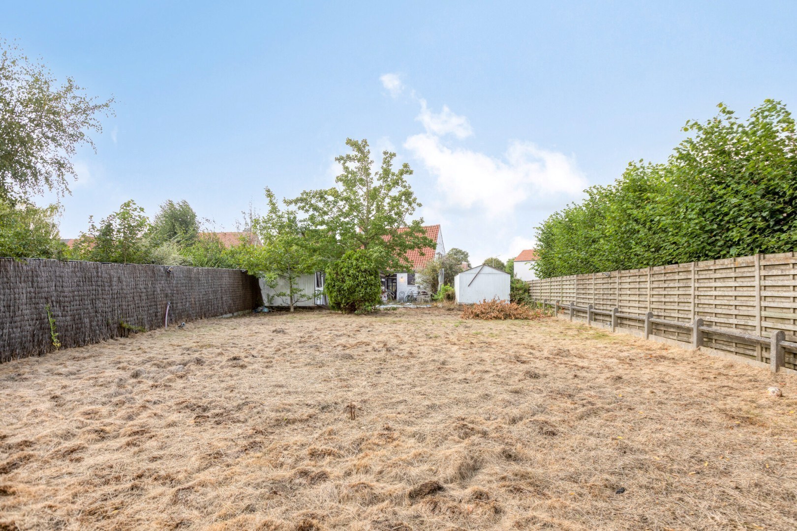 Stuk grond op 670 m2 in een rustige buurt! - foto 1