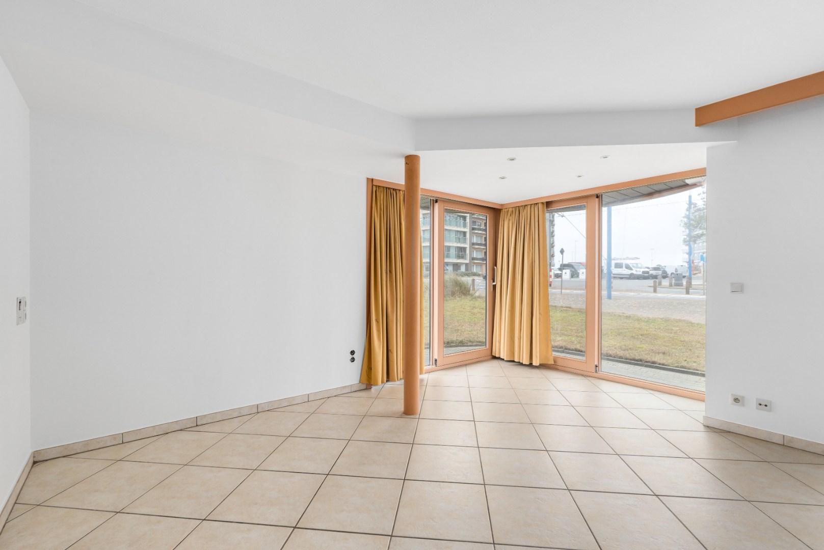 Gelijkvloers appartement met 2 slaapkamers en zeezicht - foto 3