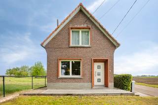 WAKKER WORDEN MET EEN WEIDS UITZICHT IN EEN OASE VAN RUSTStel je voor dat de wereld stilstaat zodra je aankomt bij deze charmante, instapklare woning...