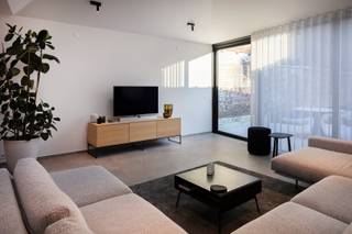 In de www.sintamandslaan2.be (url kopiëren en plakken indien doorklikken niet lukt) in Kortrijk stellen we jou graag deze knappe woning voor. ...