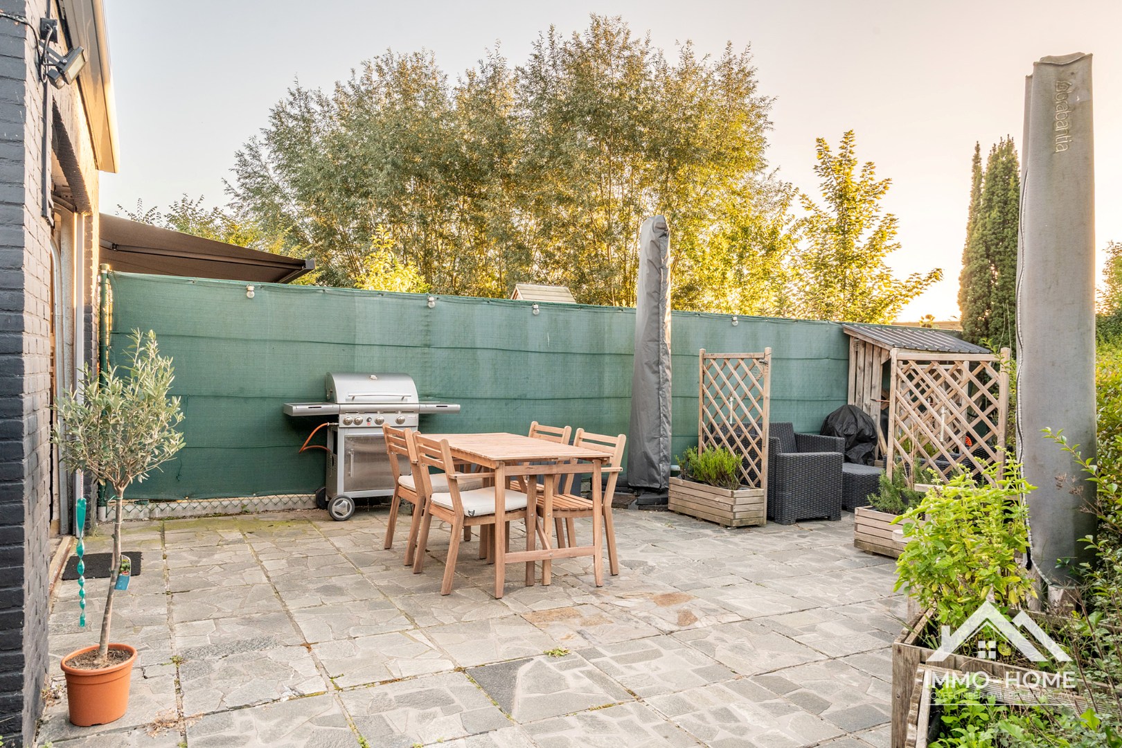 Charmante instapklare halfopen woning met ruime oprit! - foto 5
