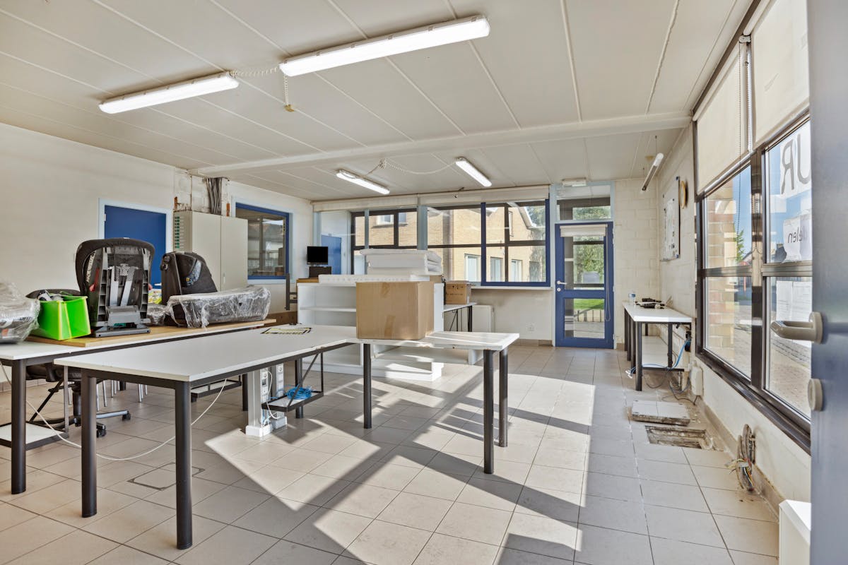 Bedrijfsgebouw met magazijnen te koop in Avekapelle - foto 3