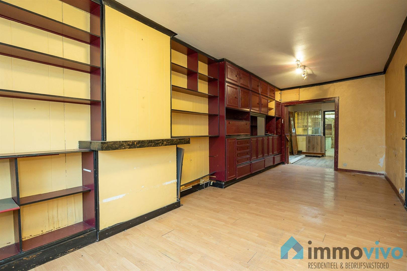 Ruime te renoveren gezinswoning met 4 slpk's en tuin - foto 4